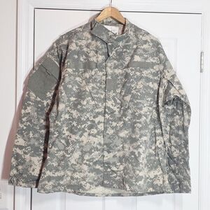 NWT Coat Army Combat Uniform Men's Large Regular Digital Camo Jacket Zip US Army